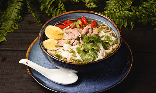 Pho sriuba su brandinta jautiena